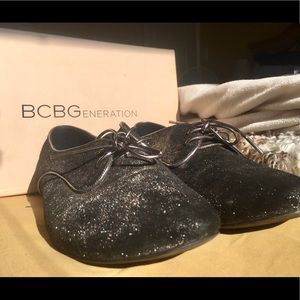 BCBG Magnet Lesleigh Closed-in Shoes
